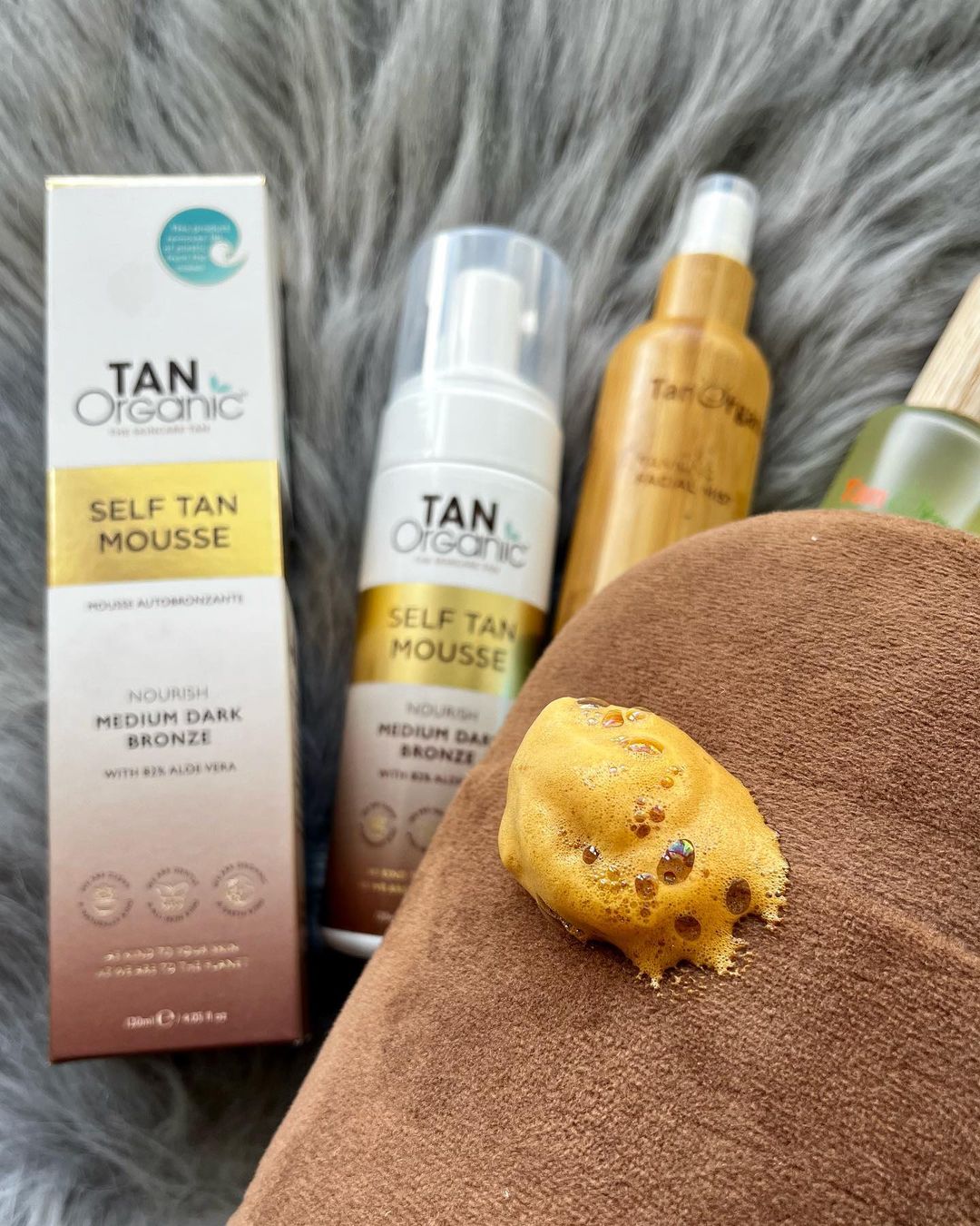 Tan Mousse on Glove 